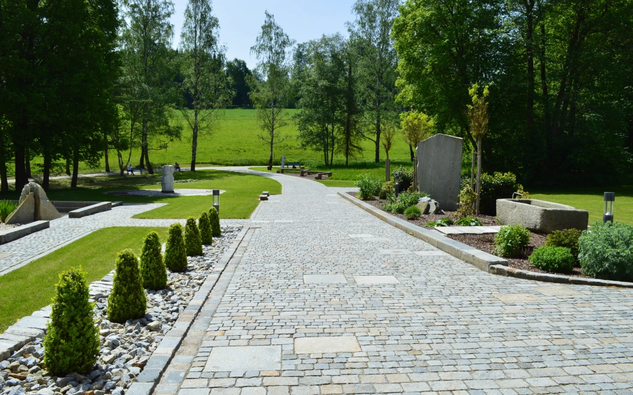 Bild Klinikpark - Ausgang Fitnessraum